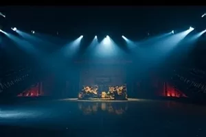 《沧海拾贝》海洋题材国漫封面，潮线贝壳与浅滩